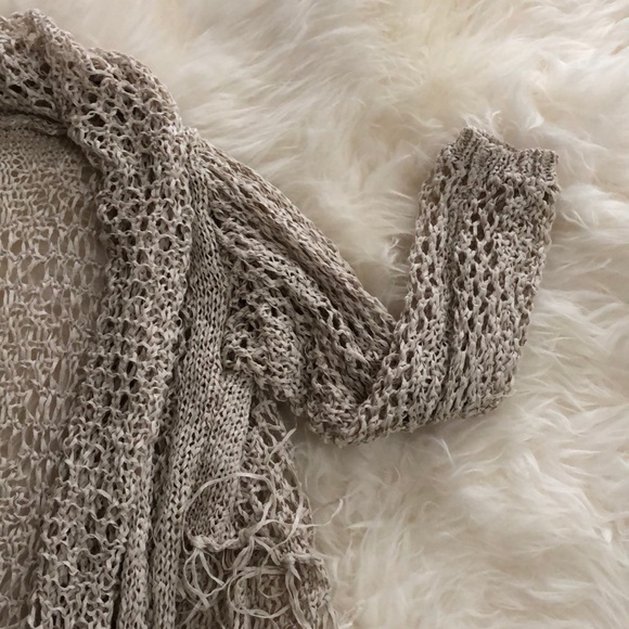 SAKS FIFTH AVENUE beige wrap with sleeves - Picture 4 of 6